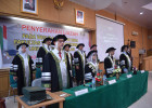Penyerahan Ijazah pada Wisuda V Tahun 2024
