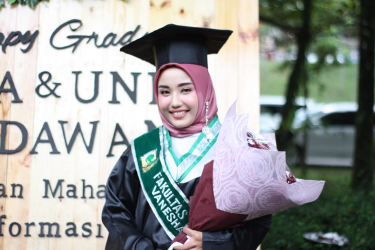 Vanesha Asyariza, S.Kom “Better Late Than Never”