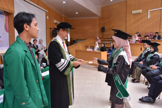 Penyerahan Ijazah Wisuda III Tahun 2024